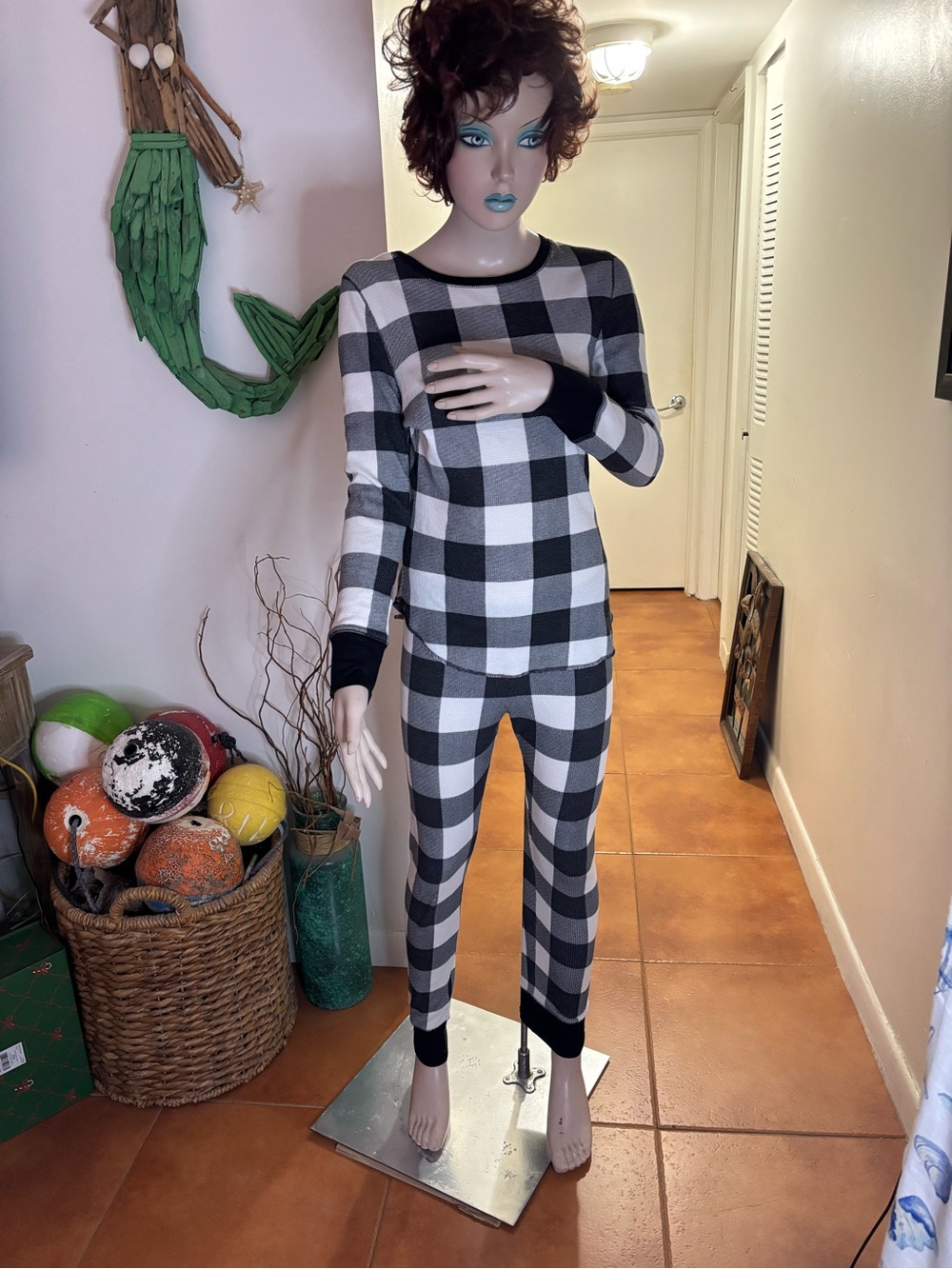 Pajama set from Old Navy checkered black & white Ribbed cuffs black, bottom cuff